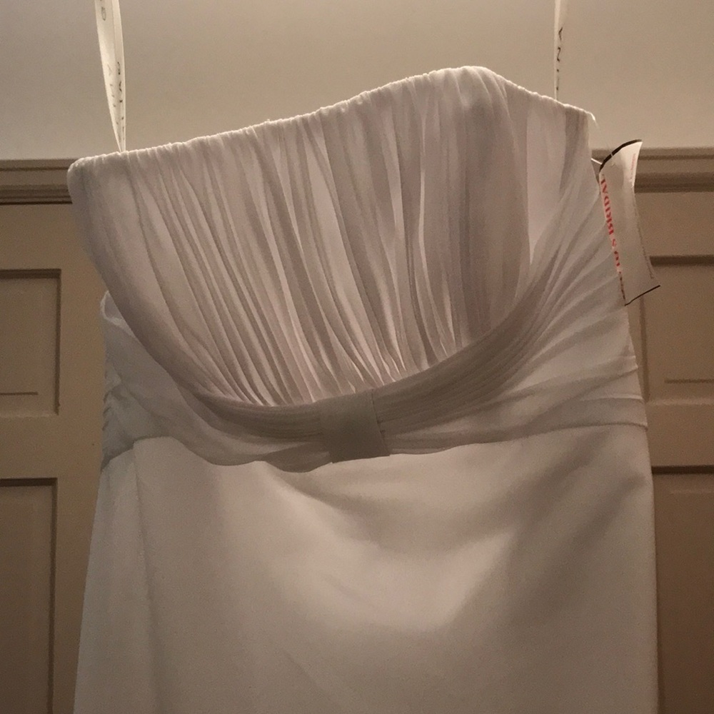 Strapless satin wedding dress. - Picture 5 of 6